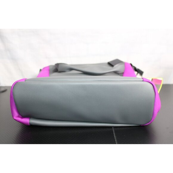 Tech Tote Charges Phone and Tablet With Many Pockets And Original Tags - Picture 6 of 11